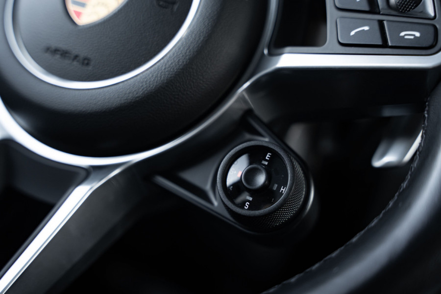 Porsche Cayenne Coupé 3.0 E-Hybrid - Origineel NL | Sport Chrono + | Panorama | Elek. Trekhaak | Bose
