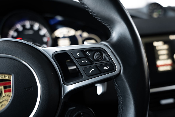 Porsche Cayenne Coupé 3.0 E-Hybrid - Origineel NL | Sport Chrono + | Panorama | Elek. Trekhaak | Bose