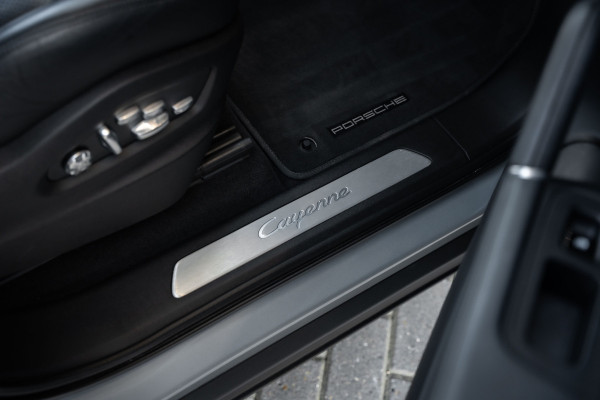 Porsche Cayenne Coupé 3.0 E-Hybrid - Origineel NL | Sport Chrono + | Panorama | Elek. Trekhaak | Bose