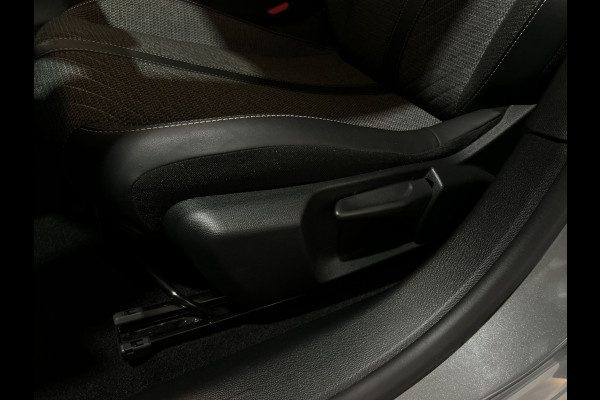 Peugeot e-208 EV Allure 50 kWh Warmtepomp | 3-fase lader | navigatie | zichtpakket Wordt verwacht 6 mei