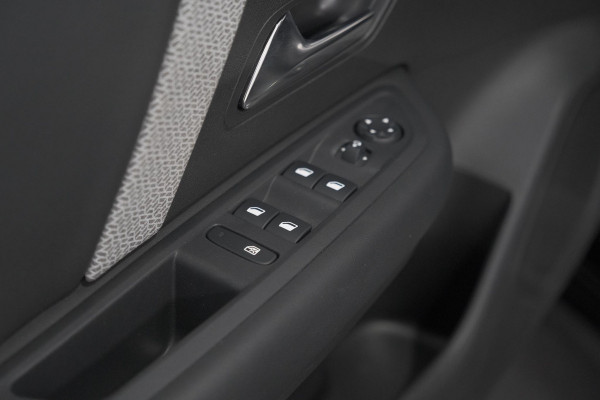 Citroën C4 Puretech 130 EAT8 Feel Pack | Camera | Head-Up Display | Navigatie | Parkeersensoren