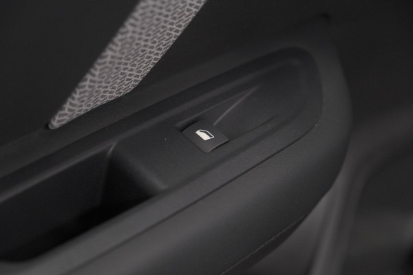 Citroën C4 Puretech 130 EAT8 Feel Pack | Camera | Head-Up Display | Navigatie | Parkeersensoren