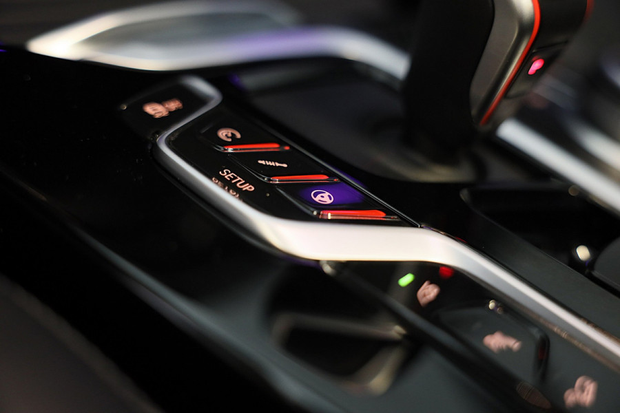 BMW X4 M Competition / Carbon / Head Up / Memory / Camera / Schaalstoelen / Leder / Dode Hoek / Cruise Control / Pano / 21 Inch