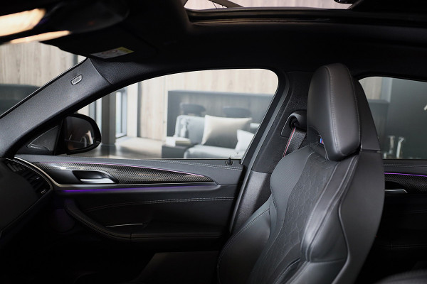 BMW X4 M Competition / Carbon / Head Up / Memory / Camera / Schaalstoelen / Leder / Dode Hoek / Cruise Control / Pano / 21 Inch