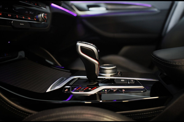 BMW X4 M Competition / Carbon / Head Up / Memory / Camera / Schaalstoelen / Leder / Dode Hoek / Cruise Control / Pano / 21 Inch