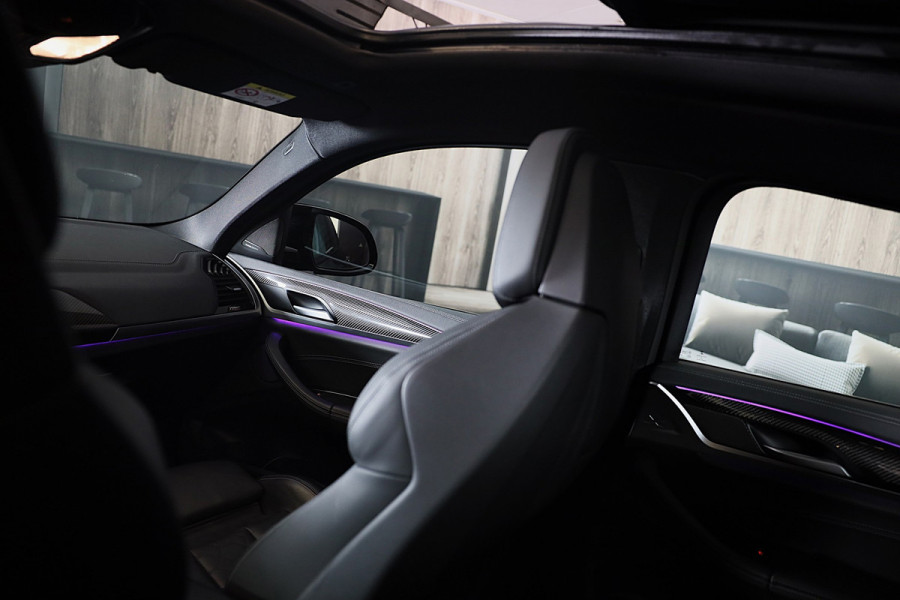 BMW X4 M Competition / Carbon / Head Up / Memory / Camera / Schaalstoelen / Leder / Dode Hoek / Cruise Control / Pano / 21 Inch