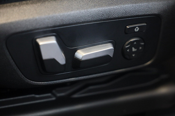 BMW X4 M Competition / Carbon / Head Up / Memory / Camera / Schaalstoelen / Leder / Dode Hoek / Cruise Control / Pano / 21 Inch