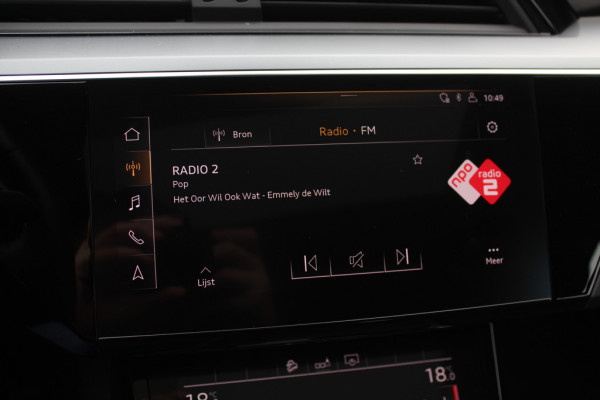 Audi e-tron e-tron 50 quattro Launch edition Black 71 kWh / Panoramadak / Camera / 20'' / Luchtvering / ACC / CarPlay / Navigatie / Stoelverwarming