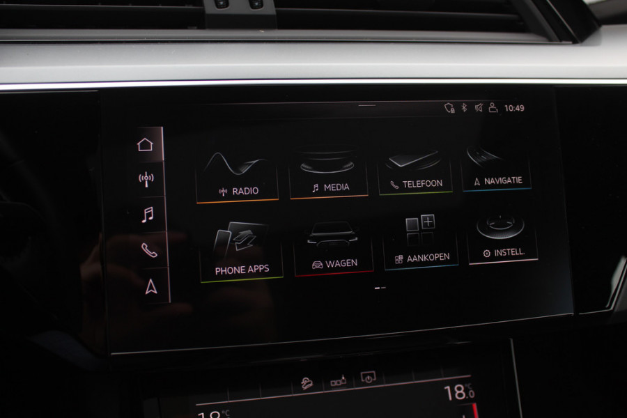 Audi e-tron e-tron 50 quattro Launch edition Black 71 kWh / Panoramadak / Camera / 20'' / Luchtvering / ACC / CarPlay / Navigatie / Stoelverwarming