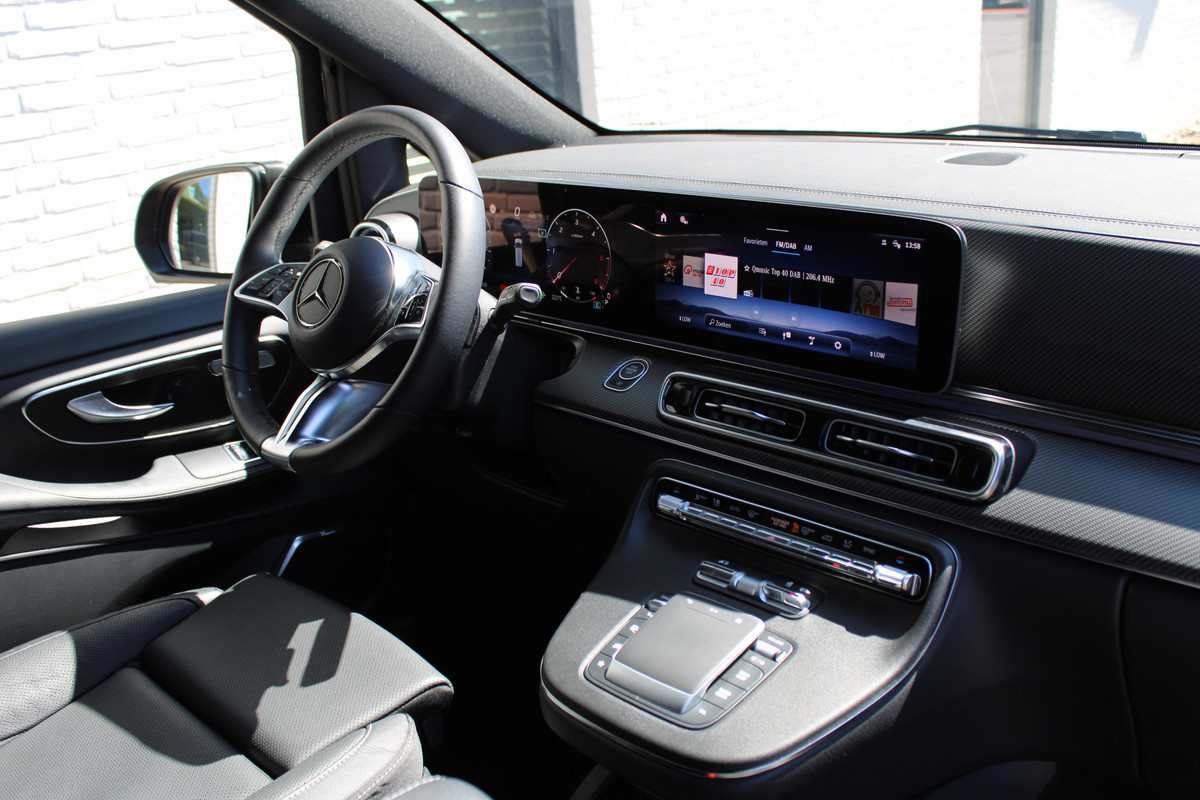 Mercedes-Benz V-Klasse 250d / DC / 4-Matic / AMG / Luchtvering / 2x Elec Schuifd / 360 Cam / Burmester / Vol Opties / NIEUWSTAAT