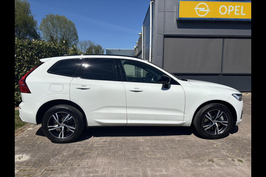 Volvo XC60 2.0 T6 Plug-in hybrid AWD R-Design | Panoramadak | Standkachel | Harman Kardon audio | Stoelverwarming / koeling