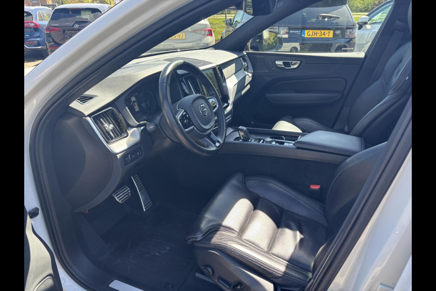 Volvo XC60 2.0 T6 Plug-in hybrid AWD R-Design | Panoramadak | Standkachel | Harman Kardon audio | Stoelverwarming / koeling