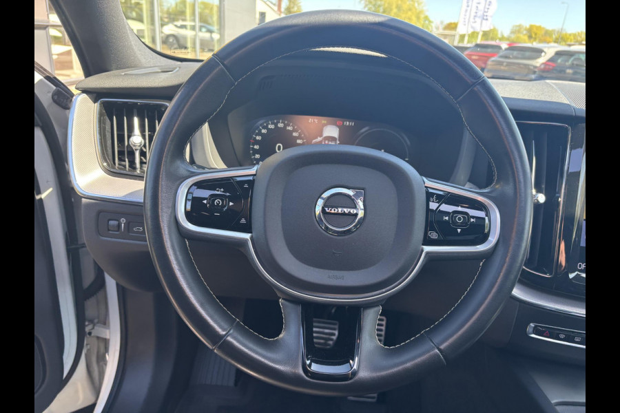 Volvo XC60 2.0 T6 Plug-in hybrid AWD R-Design | Panoramadak | Standkachel | Harman Kardon audio | Stoelverwarming / koeling