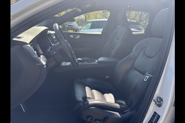 Volvo XC60 2.0 T6 Plug-in hybrid AWD R-Design | Panoramadak | Standkachel | Harman Kardon audio | Stoelverwarming / koeling