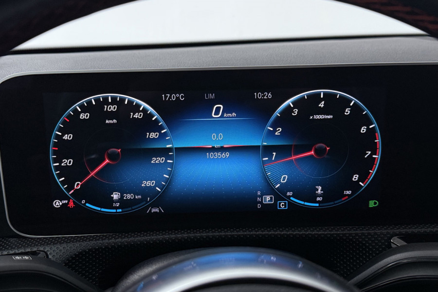 Mercedes-Benz A-Klasse 200 Business Solution AMG (NAVIGATIE, CAMERA, STOELVERWARMING, LED, PDC)