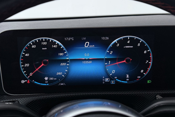 Mercedes-Benz A-Klasse 200 Business Solution AMG (NAVIGATIE, CAMERA, STOELVERWARMING, LED, PDC)