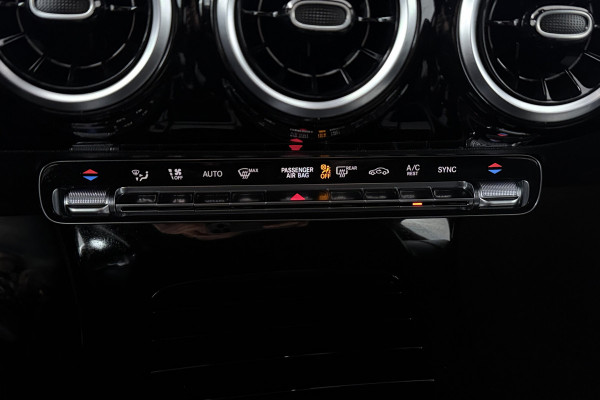 Mercedes-Benz A-Klasse 200 Business Solution AMG (NAVIGATIE, CAMERA, STOELVERWARMING, LED, PDC)