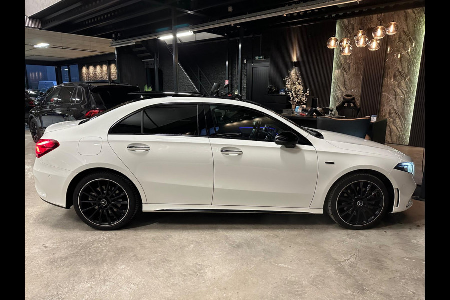 Mercedes-Benz A-Klasse 250 e AMG|Black pakket|PANO|BOMVOL!