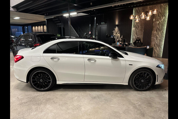 Mercedes-Benz A-Klasse 250 e AMG|Black pakket|PANO|BOMVOL!