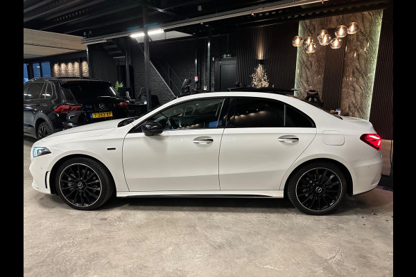 Mercedes-Benz A-Klasse 250 e AMG|Black pakket|PANO|BOMVOL!