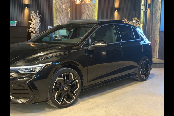 Volkswagen Golf 1.5 eTSI R-Line Edition|PANO|BOMVOL!