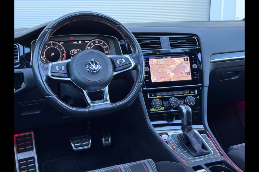 Volkswagen Golf 2.0 TSI GTI Performance Pano/Camera/Keyless