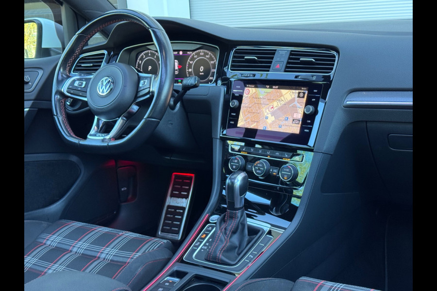 Volkswagen Golf 2.0 TSI GTI Performance Pano/Camera/Keyless