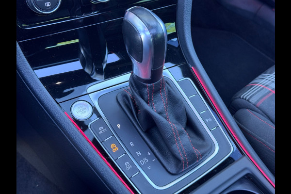 Volkswagen Golf 2.0 TSI GTI Performance Pano/Camera/Keyless