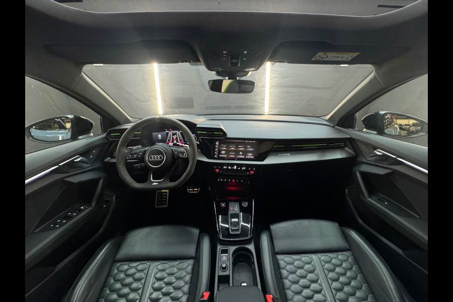 Audi RS3 Limousine 2.5 TFSI quattro Pano|Ceramic|HuD|B&O|Key