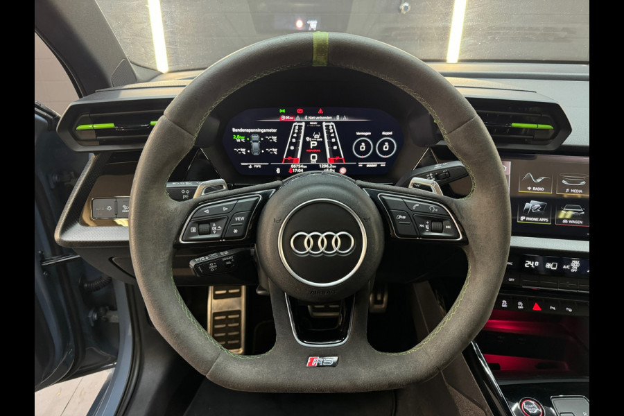 Audi RS3 Limousine 2.5 TFSI quattro Pano|Ceramic|HuD|B&O|Key