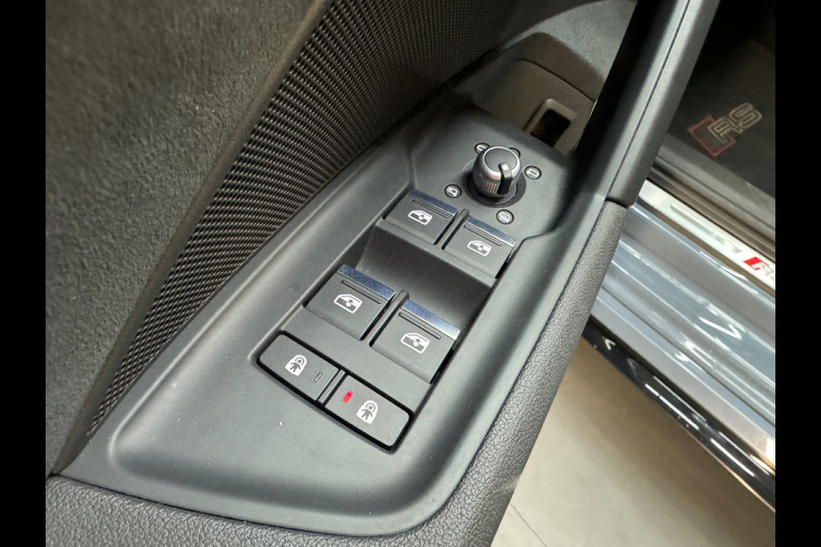 Audi RS3 Limousine 2.5 TFSI quattro Pano|Ceramic|HuD|B&O|Key