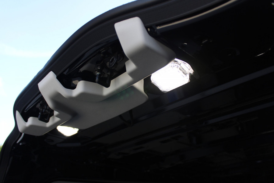 Ford Transit Custom 320 2.0 TDCI L2H1 Limited 150pk - 2x Schuifdeur - Adaptive Cruise - Verwarmd stuur - Blind spot - Navigatie - Camera - Draadloos