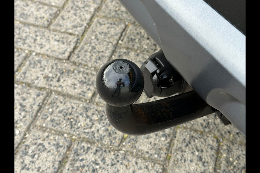 Renault Kadjar 1.3 TCe Black Edition,VOL OPTIES, panoramadak, 19 inch,trekhaak,achteruitrijcamera, 1/2 lederen sportinterieur, led