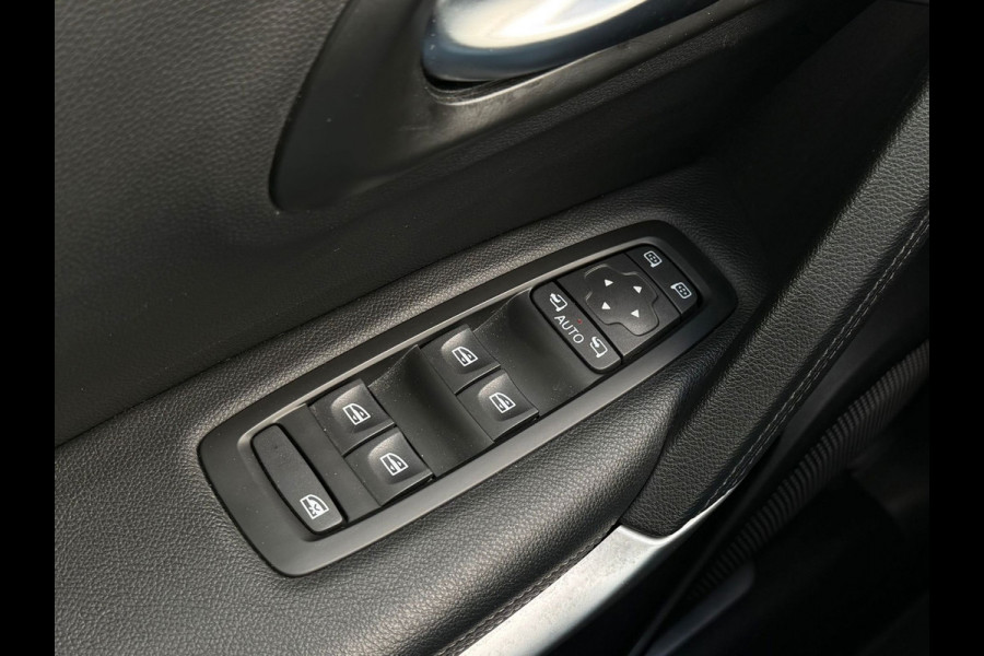 Renault Kadjar 1.3 TCe Black Edition,VOL OPTIES, panoramadak, 19 inch,trekhaak,achteruitrijcamera, 1/2 lederen sportinterieur, led