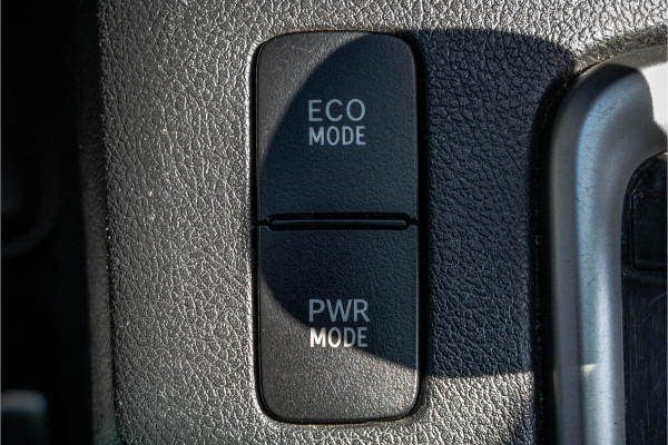 Toyota Hilux 2.4 D 4WD | 150 PK | Automaat | Camera | Cruise | Navi | Trekhaak