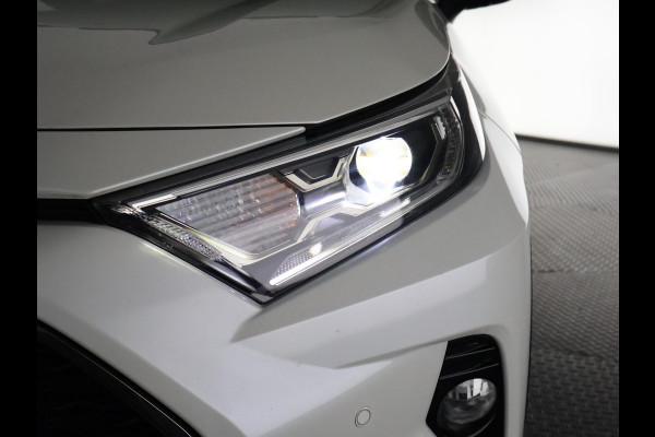 Toyota RAV4 2.5 Plug-in Hybrid AWD Bi-Tone Plus | 1500 KG trekgewicht | JBL Audio | Stoelverwarming & ventilatie | Memory Seats | Schuif-/Kanteldak | Navigatie