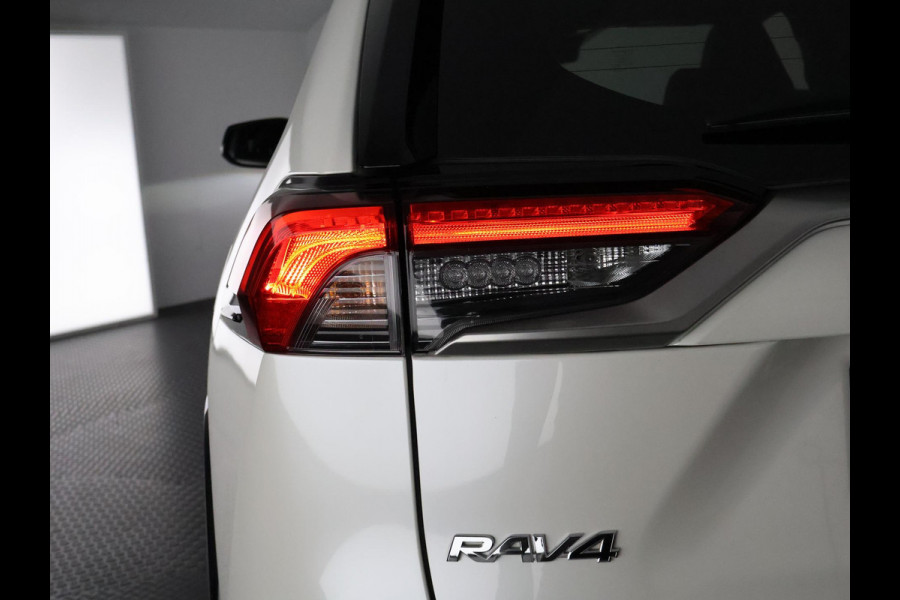 Toyota RAV4 2.5 Plug-in Hybrid AWD Bi-Tone Plus | 1500 KG trekgewicht | JBL Audio | Stoelverwarming & ventilatie | Memory Seats | Schuif-/Kanteldak | Navigatie