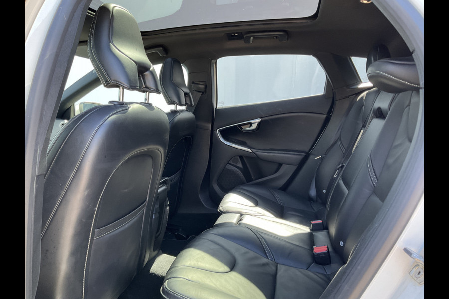 Volvo V40 2.0 D3 Business Sport Automaat Pano Nav/Cam Stoelverw Leer Orig.NL Voll.Onderhouden!