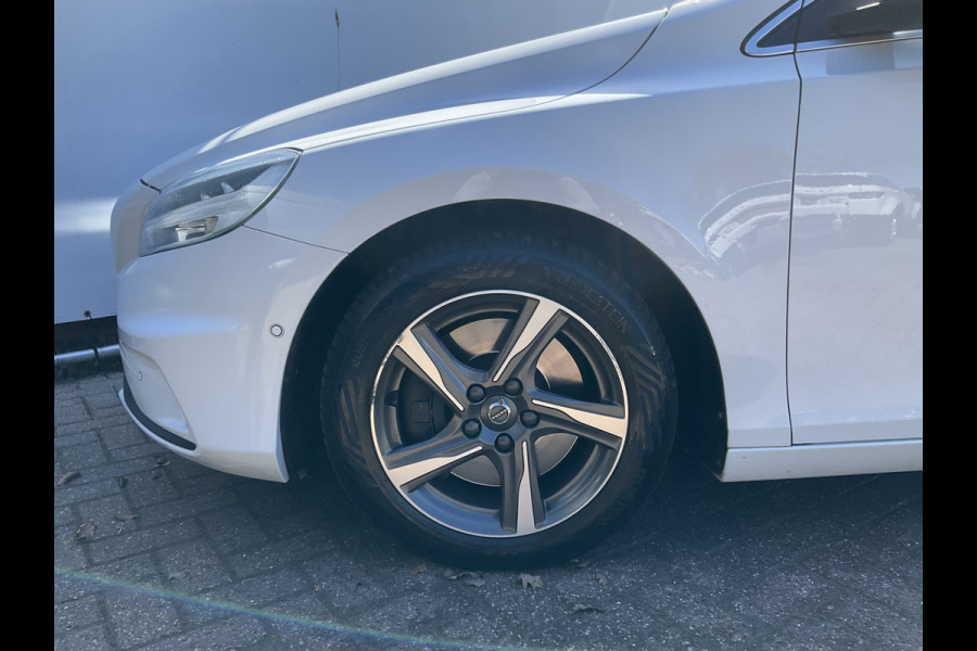 Volvo V40 2.0 D3 Business Sport Automaat Pano Nav/Cam Stoelverw Leer Orig.NL Voll.Onderhouden!