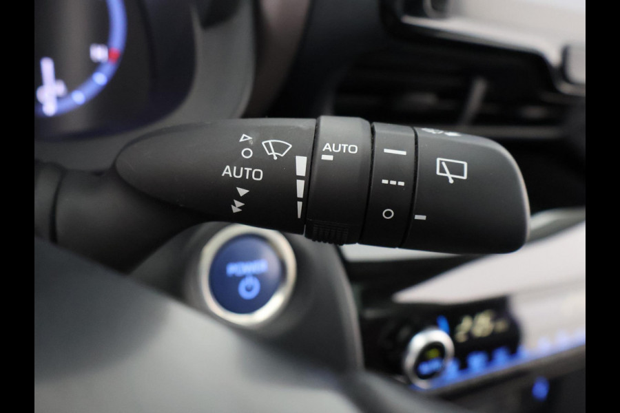Toyota Yaris Cross 1.5 Hybrid Executive Bi-Tone | Panoramadak | Apple Carplay & AndroidAUTO | Dodehoek Detectie
