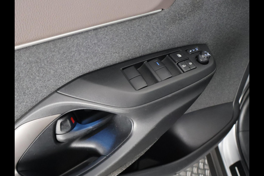 Toyota Yaris Cross 1.5 Hybrid Executive Bi-Tone | Panoramadak | Apple Carplay & AndroidAUTO | Dodehoek Detectie