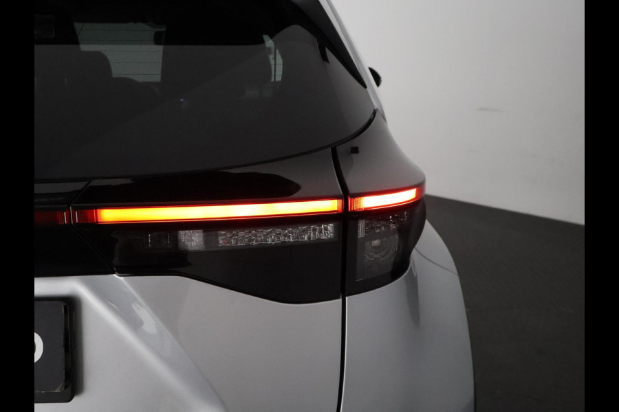 Toyota Yaris Cross 1.5 Hybrid Executive Bi-Tone | Panoramadak | Apple Carplay & AndroidAUTO | Dodehoek Detectie