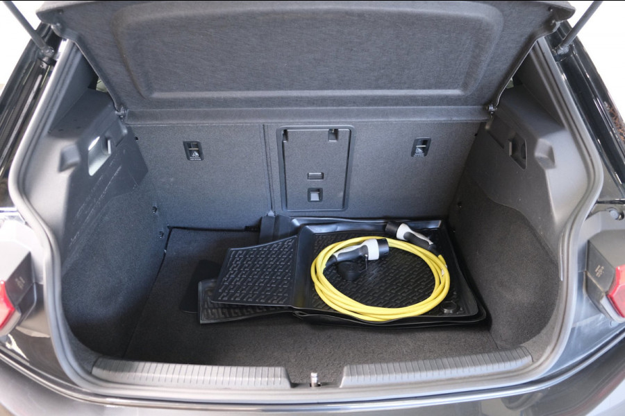 Volkswagen ID.3 First Plus 58 kWh > €11900,- Netto Export <