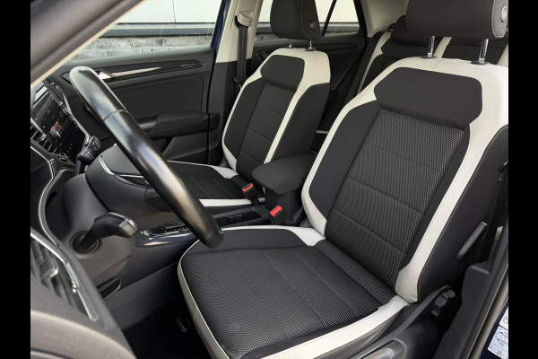 Volkswagen T-Roc 1.5 TSI Sport LED | Trekhaak | Carplay | Camera | Virtual Cockpit | PDC
