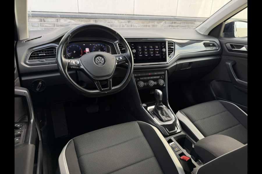 Volkswagen T-Roc 1.5 TSI Sport LED | Trekhaak | Carplay | Camera | Virtual Cockpit | PDC