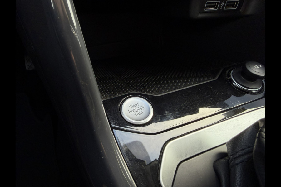 Volkswagen T-Roc 1.5 TSI Sport LED | Trekhaak | Carplay | Camera | Virtual Cockpit | PDC