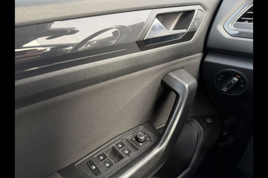 Volkswagen T-Roc 1.5 TSI Sport LED | Trekhaak | Carplay | Camera | Virtual Cockpit | PDC