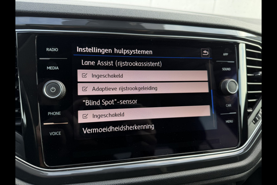 Volkswagen T-Roc 1.5 TSI Sport LED | Trekhaak | Carplay | Camera | Virtual Cockpit | PDC