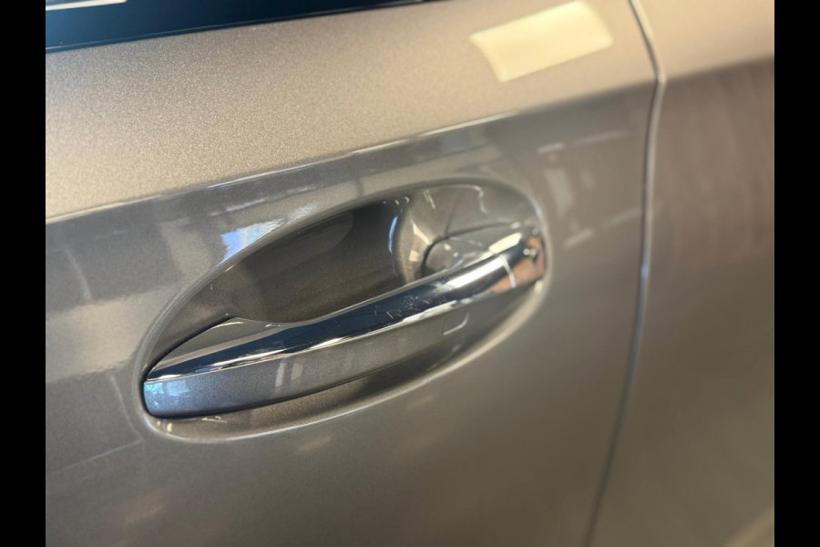 Mercedes-Benz A-Klasse 250 Premium Plus / Pano / Camera / Keyless / Sfeerverlichting / Burmester