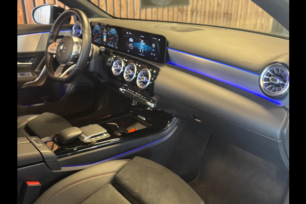Mercedes-Benz A-Klasse 250 Premium Plus / Pano / Camera / Keyless / Sfeerverlichting / Burmester